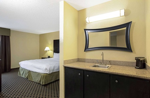 Salina Hotel | La Quinta Inn & Suites by Wyndham Salina
