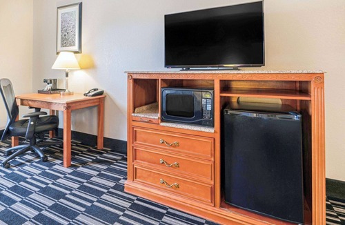 Ada Hotel | La Quinta Inn & Suites by Wyndham Ada