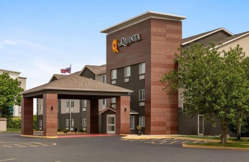 Peru Hotel | La Quinta Inn & Suites by Wyndham Peru Starved Rock St Park