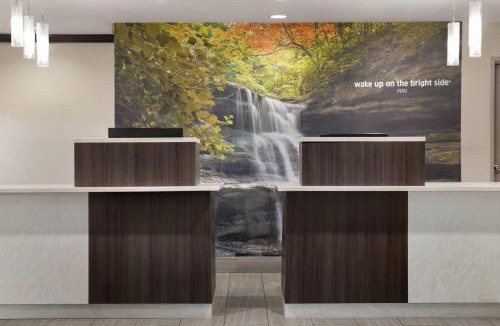 Peru Hotel | La Quinta Inn & Suites by Wyndham Peru Starved Rock St Park