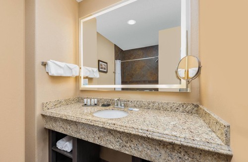 Marble Falls Hotel | La Quinta Inn & Suites by Wyndham Marble Falls
