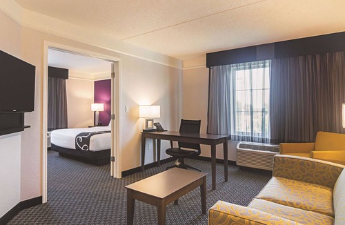 Central Oklahoma City Hotel | La Quinta Inn & Suites by Wyndham Oklahoma City - NW Expwy