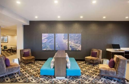 Mitchell Hotel | La Quinta Inn & Suits by Wyndham Pontoon Beach IL