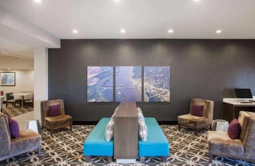Mitchell Hotel | La Quinta Inn & Suits by Wyndham Pontoon Beach IL