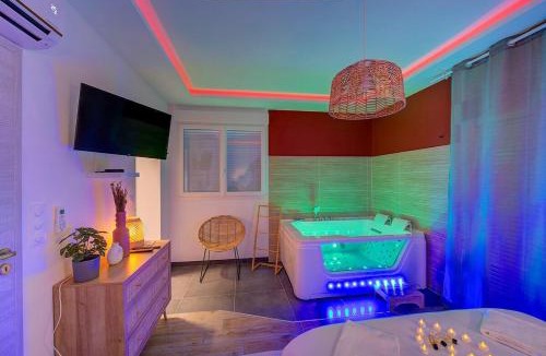 Fondettes House | La Quinthina - Maison avec baignoire balnéo