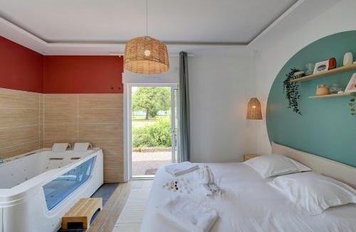 Fondettes House | La Quinthina - Maison avec baignoire balnéo