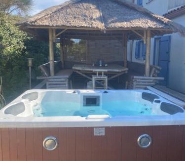 Saint-Hippolyte-de-Montaigu Villa | la résidence du Montaigu