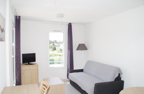 Bagnols-sur-Ceze Apartment | La Résidence Des Oliviers
