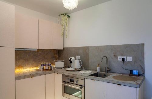 Vierzon Apartment | La Rêverie : Sauna Privé Jacuzzi et Table Massage