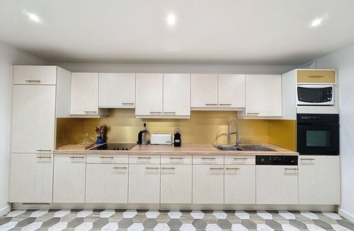 Le Chesnay Apartment | La Reine Apartment