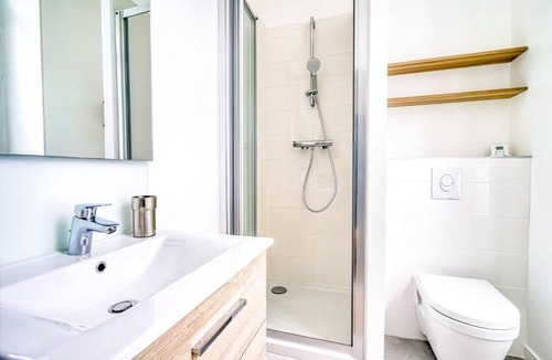 Dammarie Les Lys Apartment | La Reine Blanche