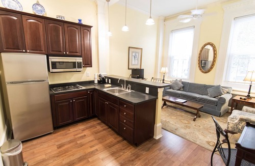 Center City Bed & Breakfast | La Reserve on Pine