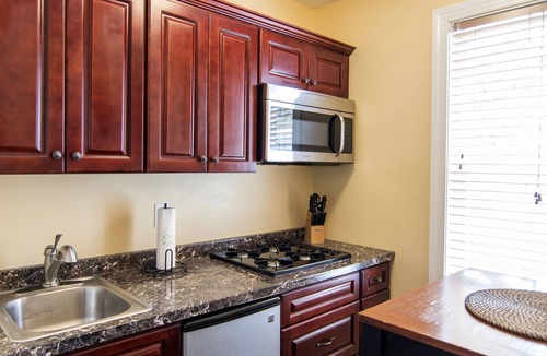 Center City Bed & Breakfast | La Reserve on Pine