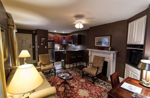 Center City Bed & Breakfast | La Reserve on Pine