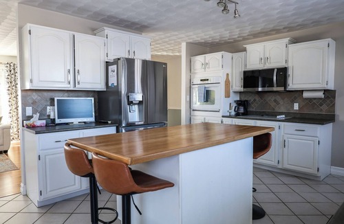 Cochrane House | La Residence - Executive Home w Heated Garage