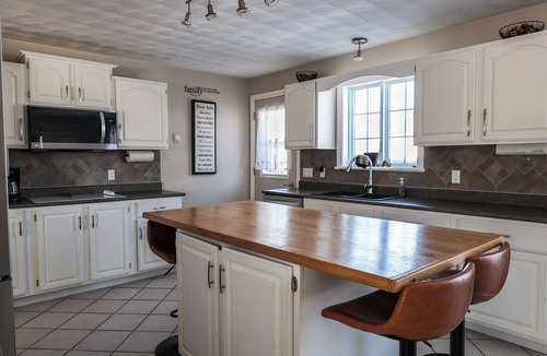 Cochrane House | La Residence - Executive Home w Heated Garage
