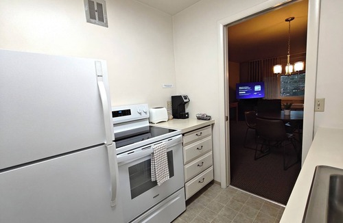 Northwest Bellevue Hotel | La Residence Suite Hotel