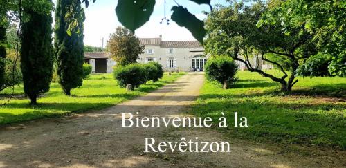 Neuvicq-le-Chateau House | La Revêtizon