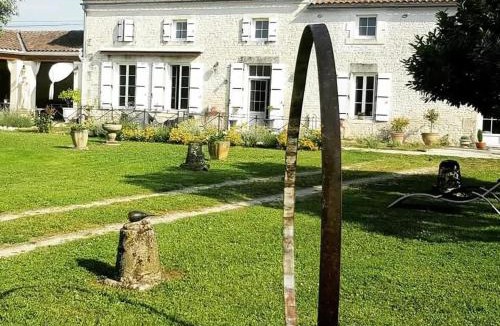Neuvicq-le-Chateau House | La Revêtizon