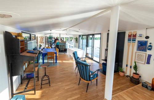 Eraudiere-Renaudiere Bed & Breakfast | La Rivière House - Péniche Carpe Diem