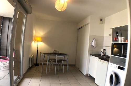 Anatole France Apartment | La Robine - Studio with parking