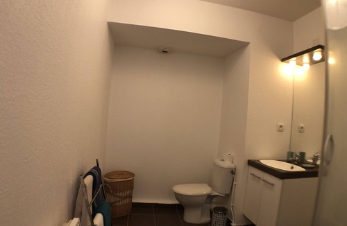 Anatole France Apartment | La Robine - Studio with parking