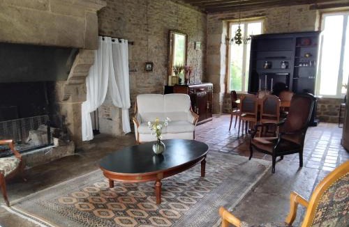 Saint-Cyr-en-Pail House | la Robiniere pour 2 a 20 personnes
