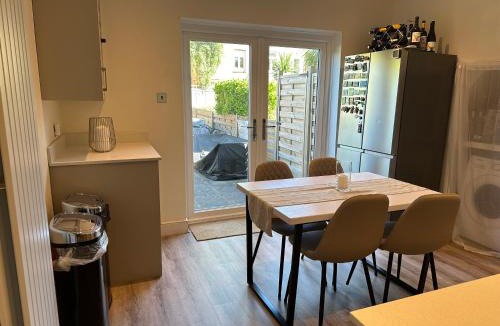 Earlsfield House | La Rochelle - Earlsfield near Wimbledon, Clapham, Waterloo