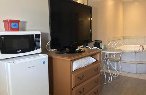 Edmundston Hotel | La Roma Motel