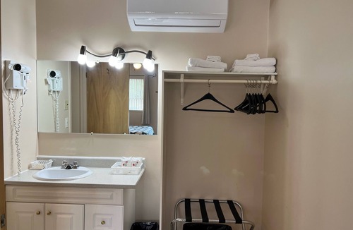 Edmundston Hotel | La Roma Motel