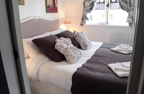 Berville-sur-Mer Bed & Breakfast | La Romanesque, charming bed and breakfast with breakfast