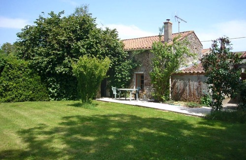 Saint-Juire-Champgillon House | La Roseraie, delightful cottage for 2 with large pool.