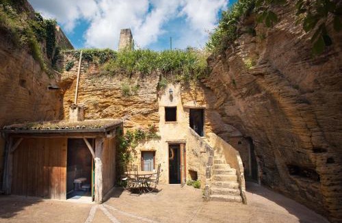 Doue-la-Fontaine House | La Rose Bleue