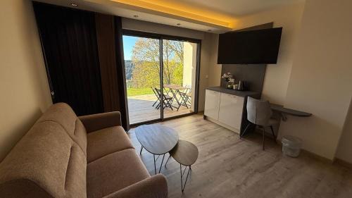 Coucouron Hotel | La Rose du Lac Hôtel Appart'