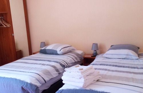 Amberieux-en-Dombes Hotel | La Roseraie