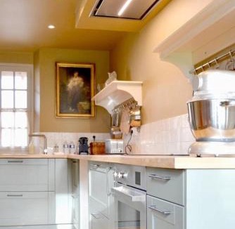 Barjouville House | La Roseraie