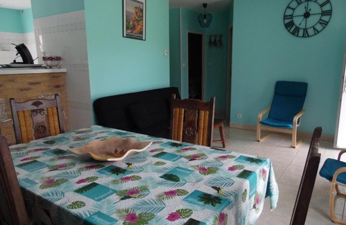 Creysse Apartment | la roseraie