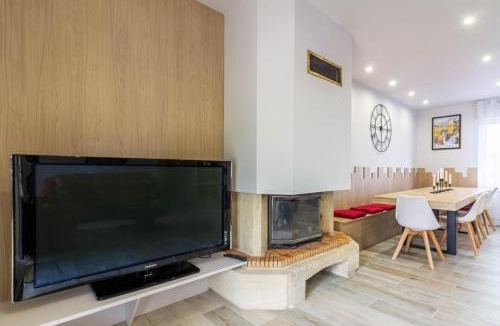 Loucrup House | La Roseraie