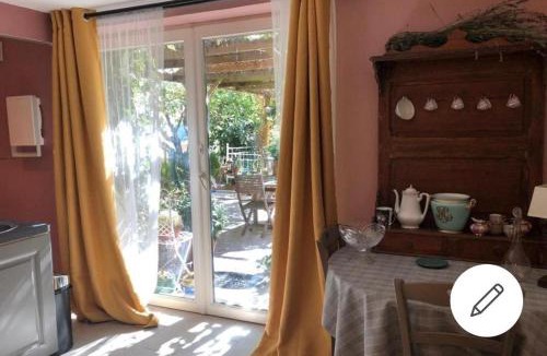 Montanay Apartment | La roseraie