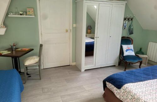 Neuville-de-Poitou Bed & Breakfast | La Roseraie