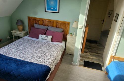 Neuville-de-Poitou Bed & Breakfast | La Roseraie