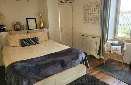 Neuville-de-Poitou House | La Roseraie