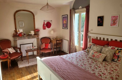 Neuville-de-Poitou House | La Roseraie