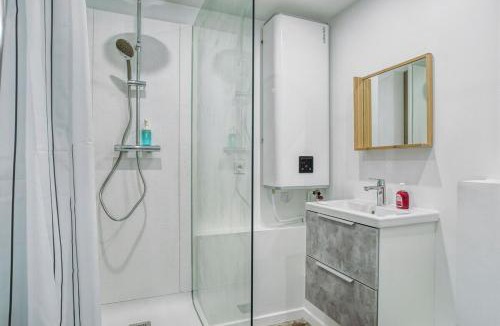Arsenal-Redon Apartment | La Rotonde - Studio proche métro Mabilais