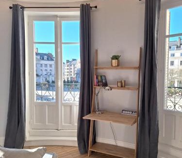 Orleans Apartment | La Rotonde - Vue sur Place du Martroi Orléans - Climatisation - 5 pers - Hypercentre