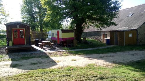 Bains-sur-Oust Other | La Roulotte CHAINOUX