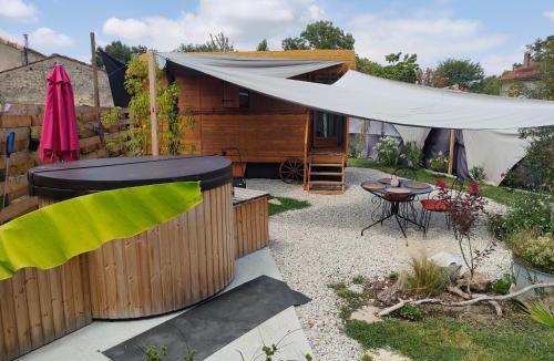 Saintes Agglomeration Other | la roulotte D'elfes