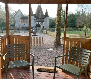Fiquefleur-Equainville Other | La Roulotte du Château