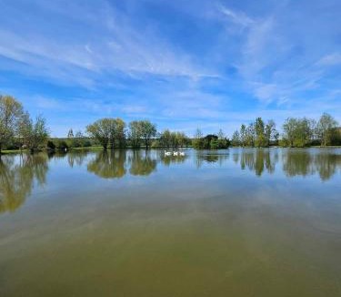Chessy-les-Pres Other | La roulotte de l'étang