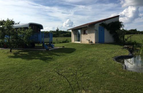Ousson-sur-Loire House | La Roulotte des Amis